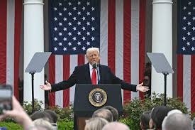 އެމެރިކާގެ ޓެރިފްތަކުގެ ސަބަބުން ތެލުގެ އަގު އުފުލެނީ